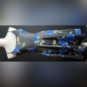 Fanvook black floral adjustable dress. NWT. Medium